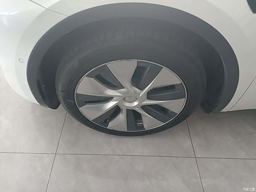 Tesla Model Y, 2023 25