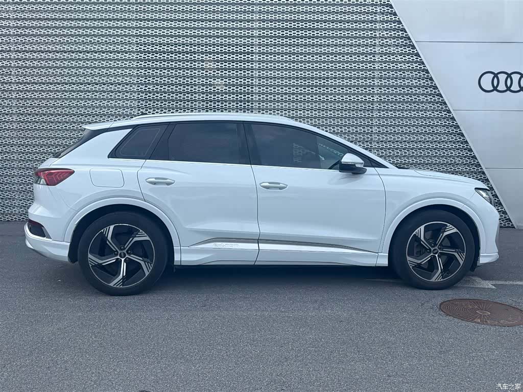 Audi Q4 e-tron, 2023 8