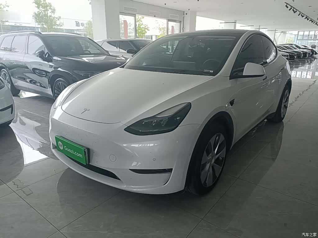 Tesla Model Y, 2023 1