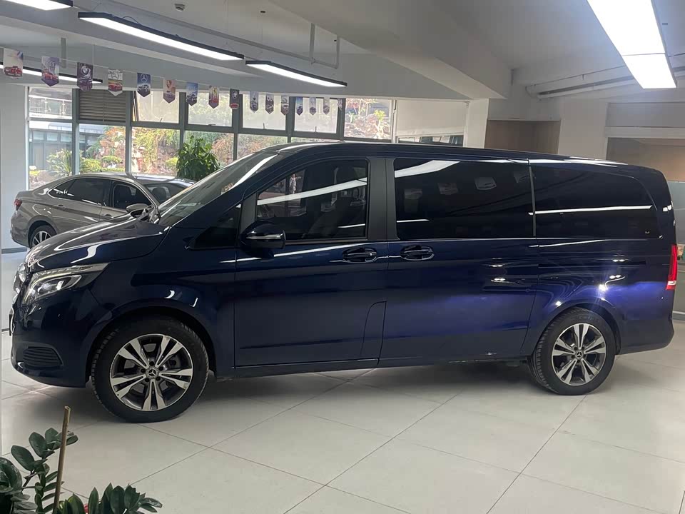 Mercedes-Benz V-class