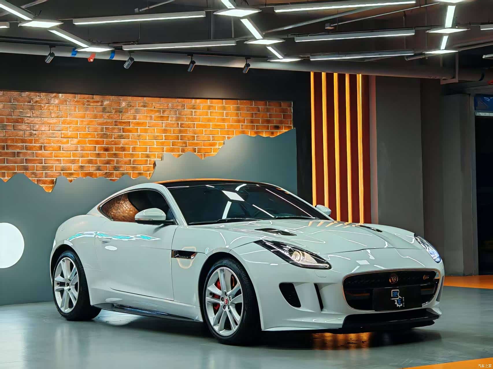 Jaguar F-TYPE, 2015 3