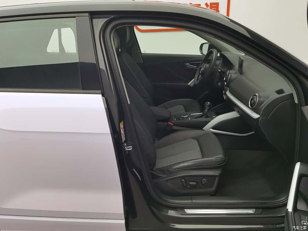 Audi Q2L, 2019 23