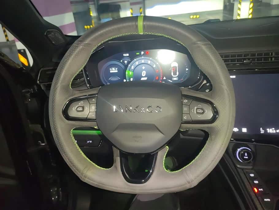 Lynk & Co 01