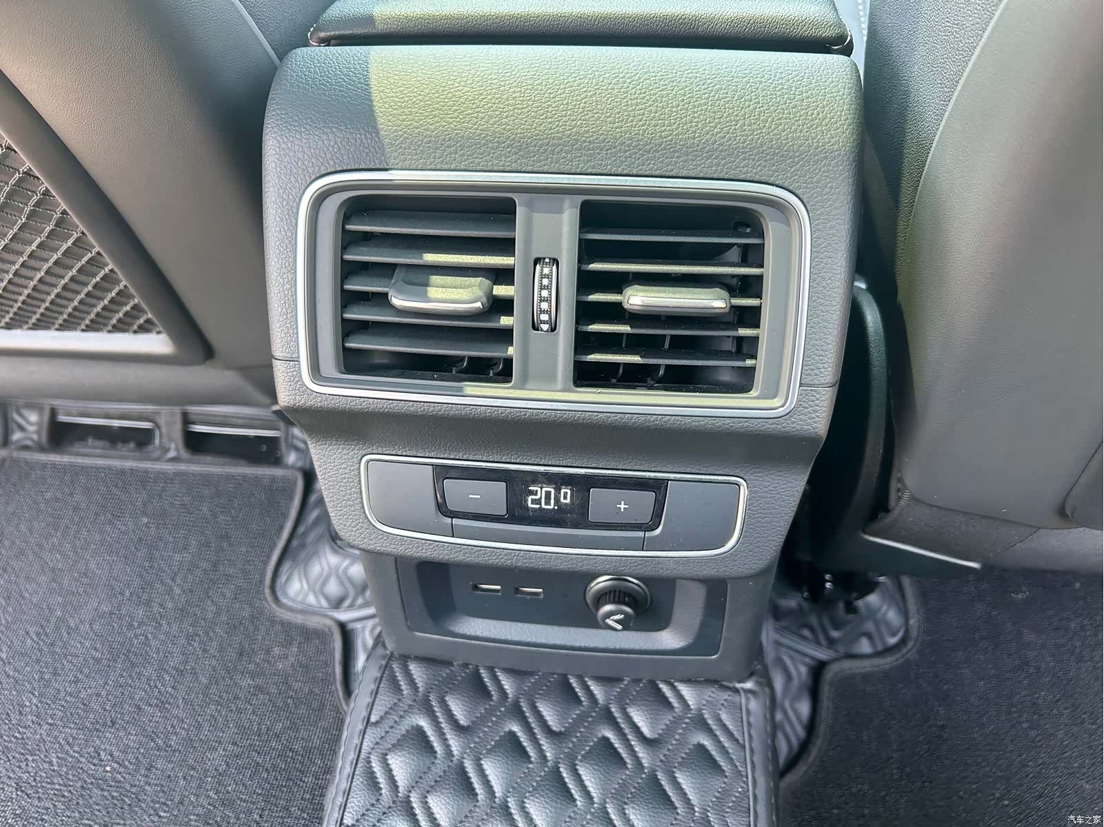 Audi Q5L, 2021 11