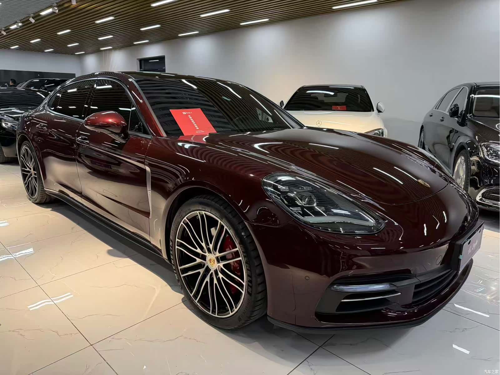 Porsche Panamera, 2018 1