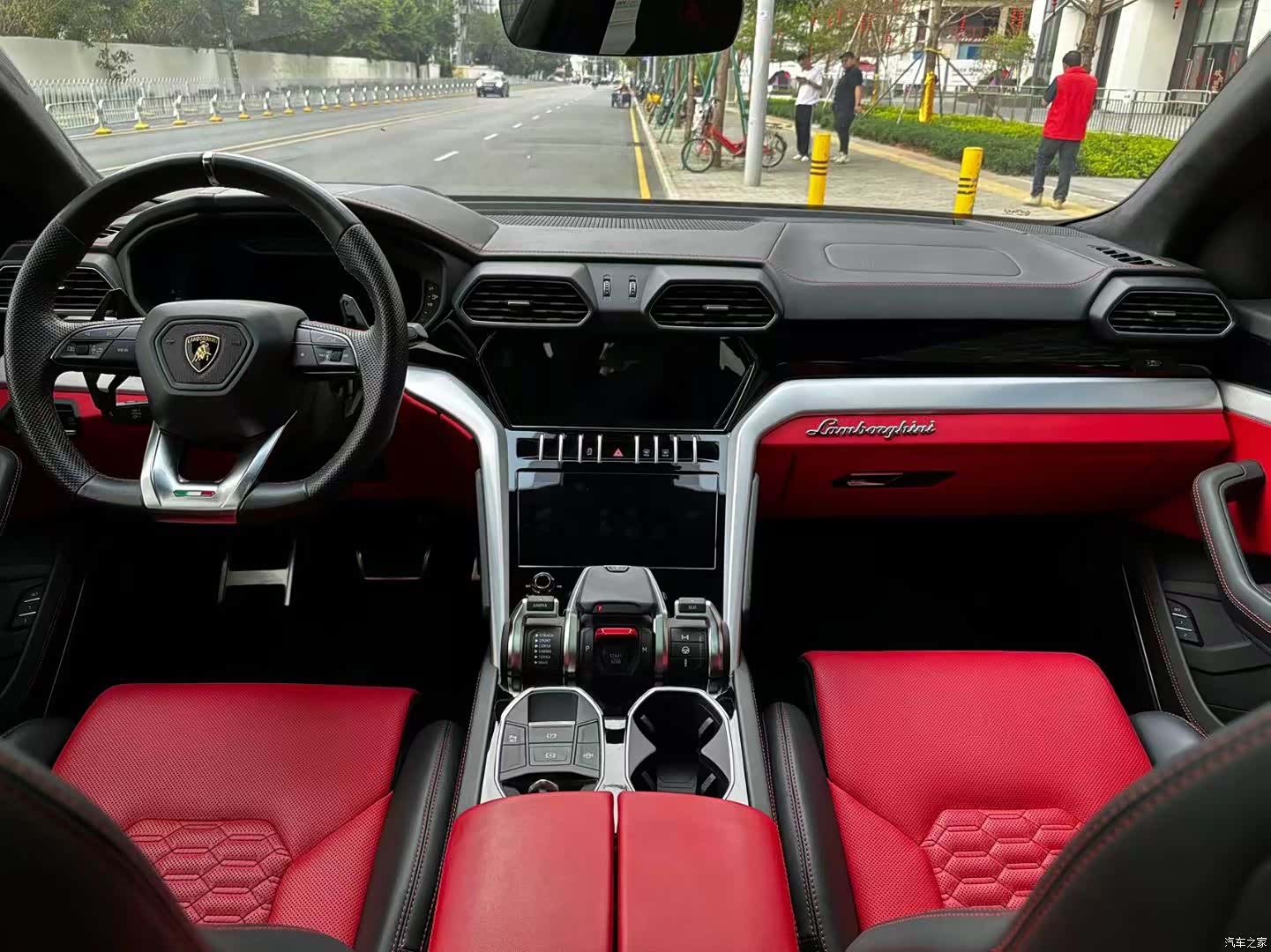 Lamborghini Urus, 2021 все фото