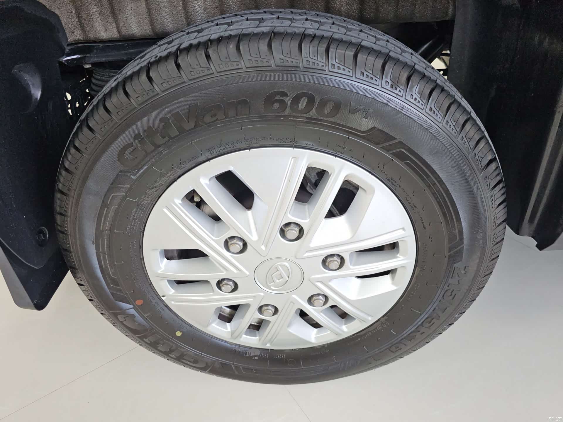 Maxus EV70, 2025 18