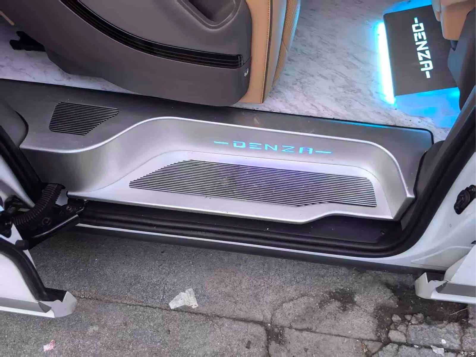 Denza D9, 2023 4