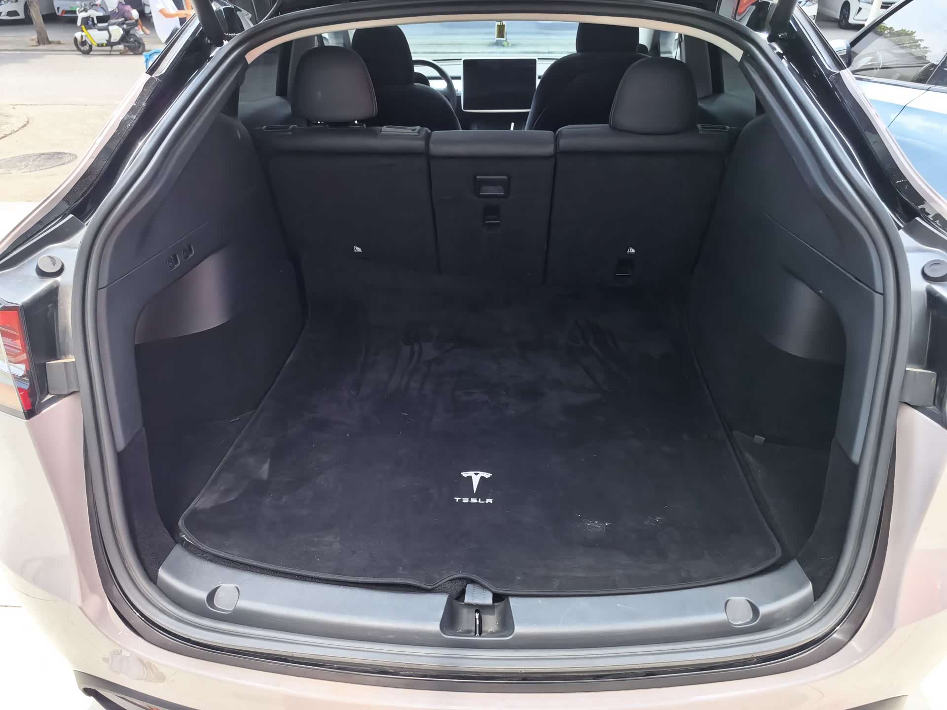 Tesla Model Y, 2021 11