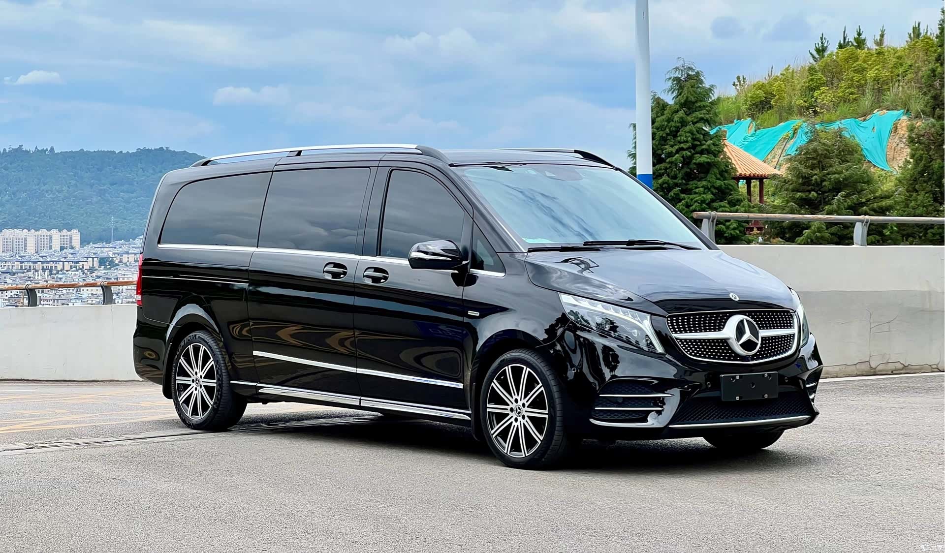 Mercedes-Benz V-Class, 2024 3