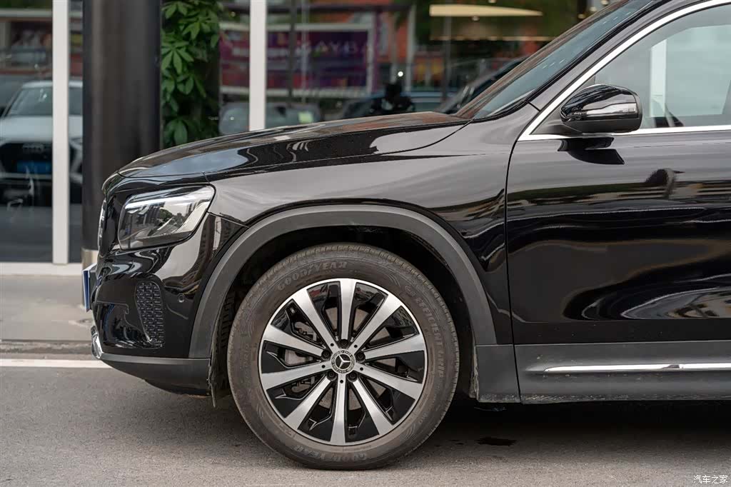 Mercedes-Benz GLB, 2025 4