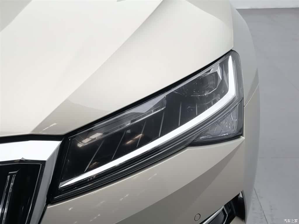 Skoda Superb, 2022 7
