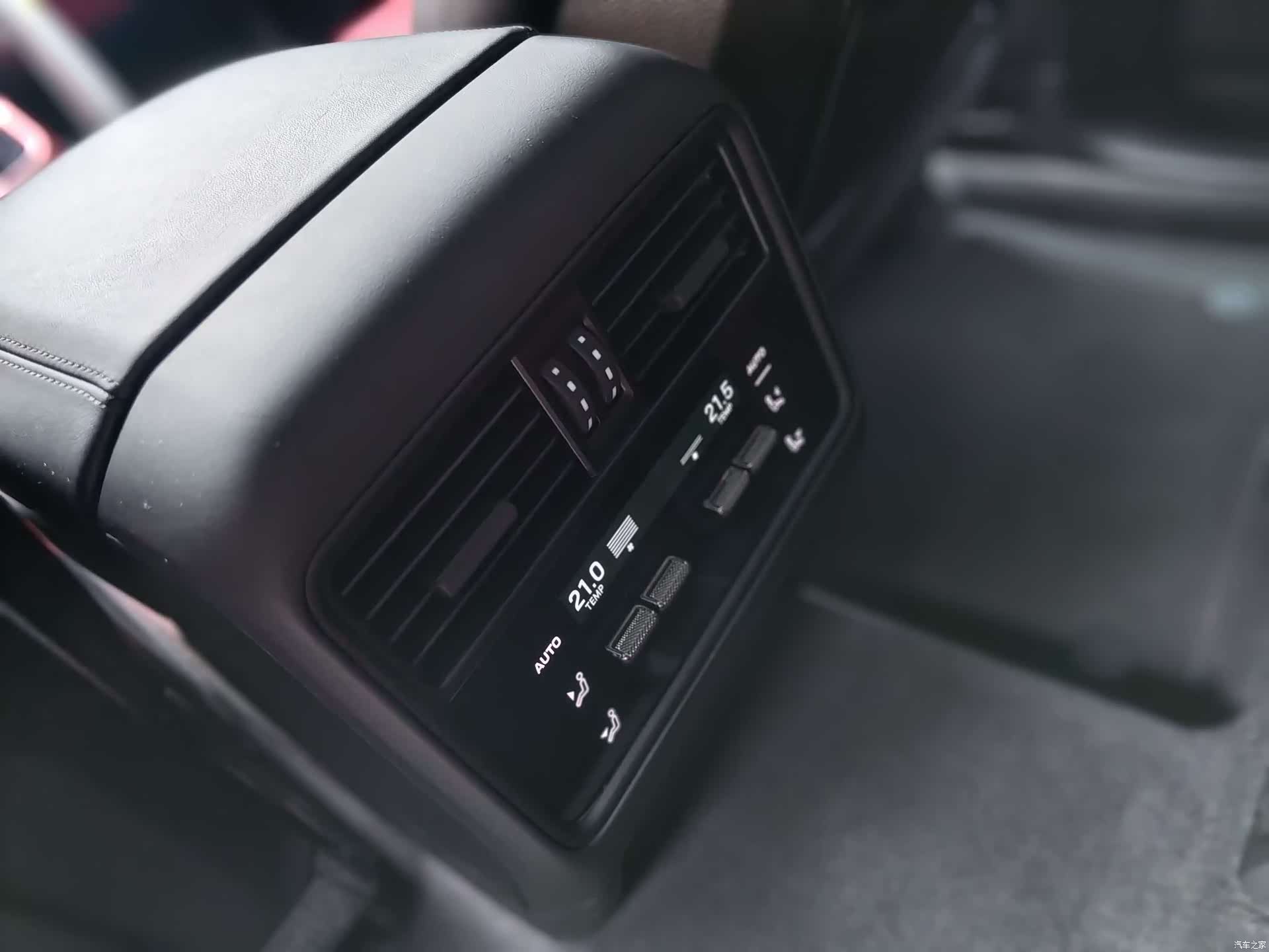 Porsche Cayenne, 2025 10