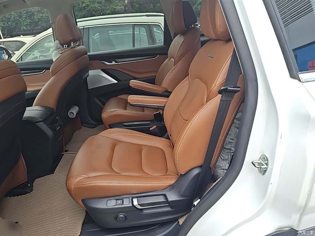 Maxus D90, 2017 17