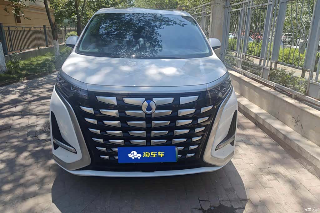 Denza D9, 2023 2