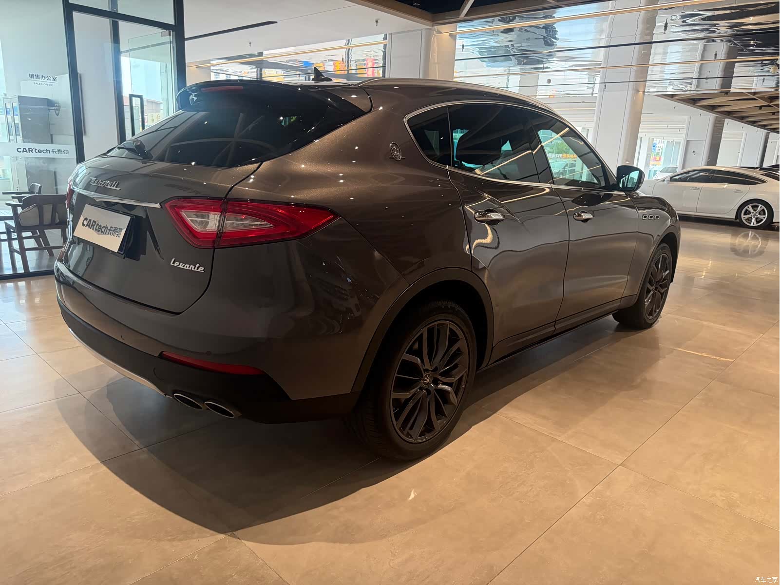 Maserati Levante, 2021 все фото