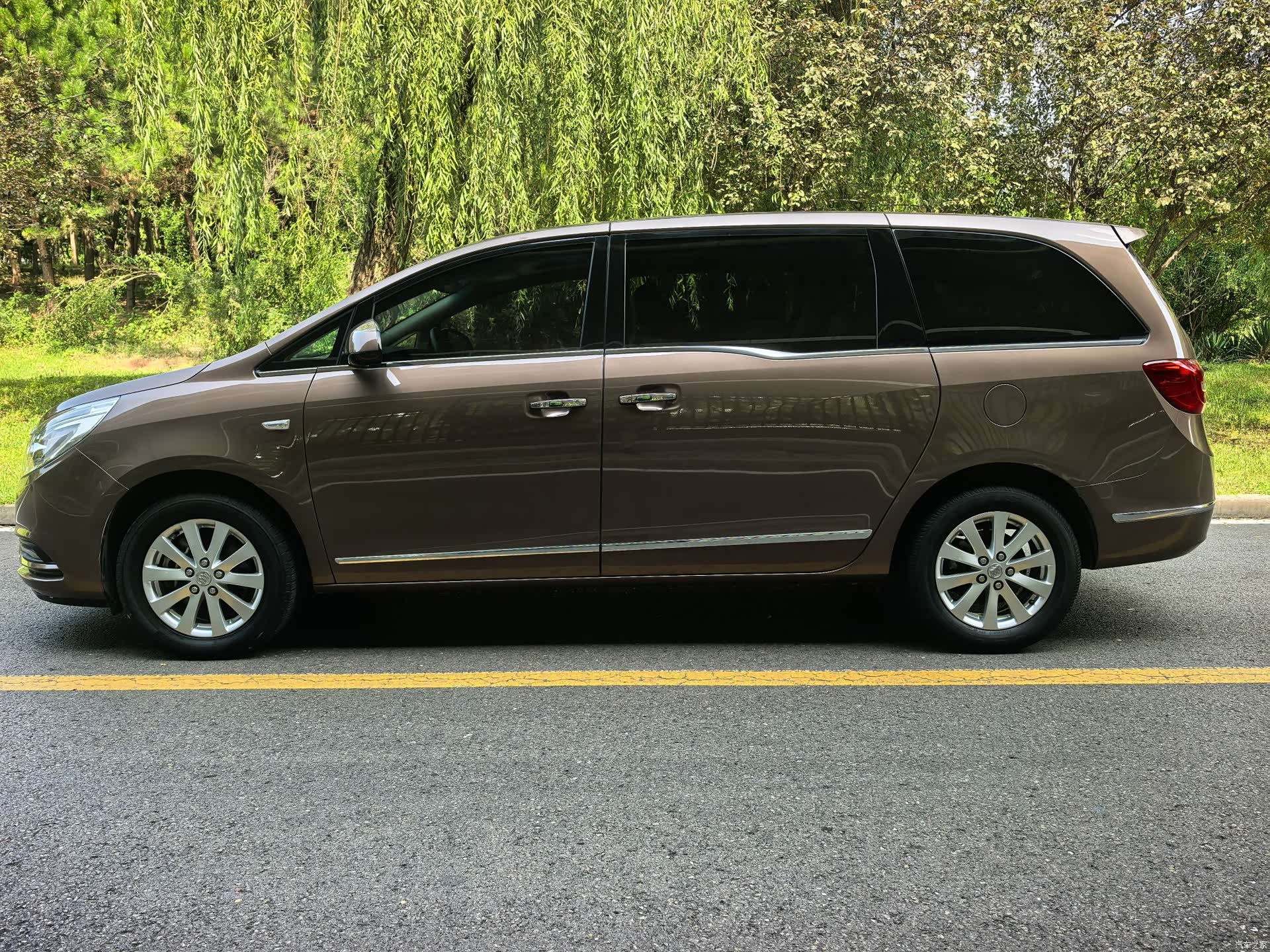 Buick GL8, 2020 3