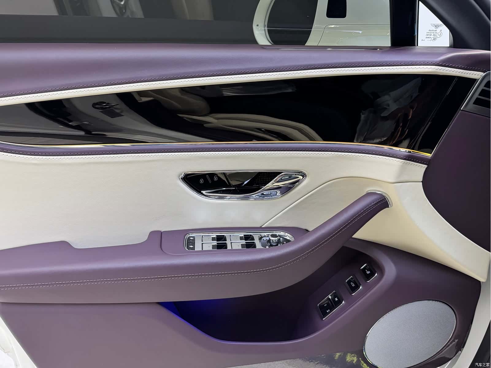 Bentley Flying Spur, 2024 12