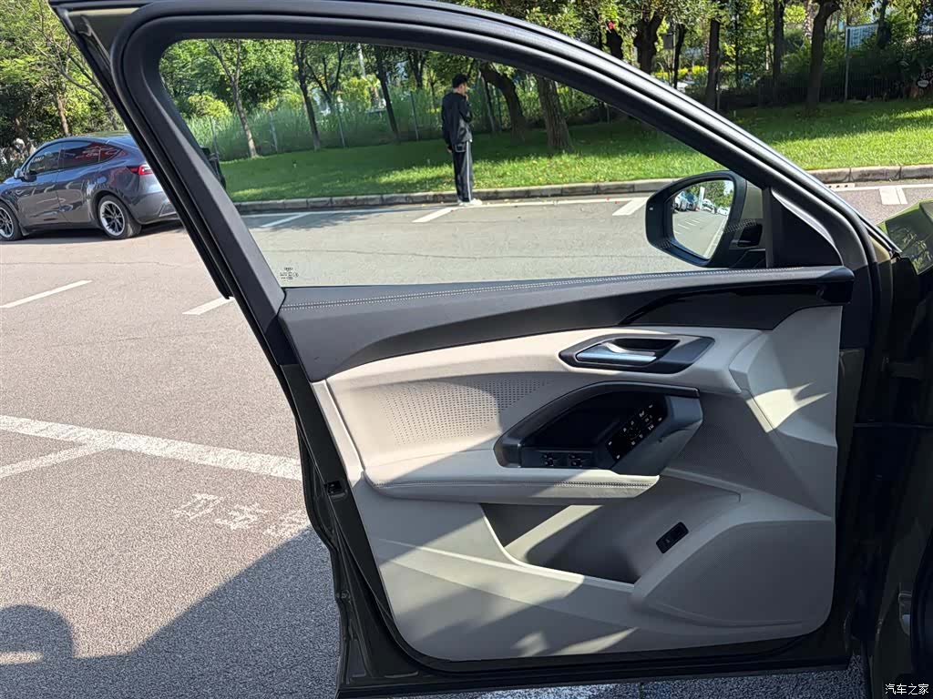Audi Q5L, 2026 13