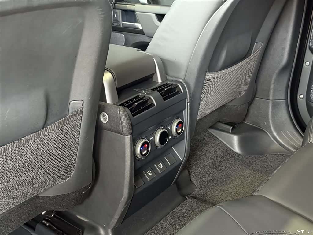 Land Rover Defender, 2024 13