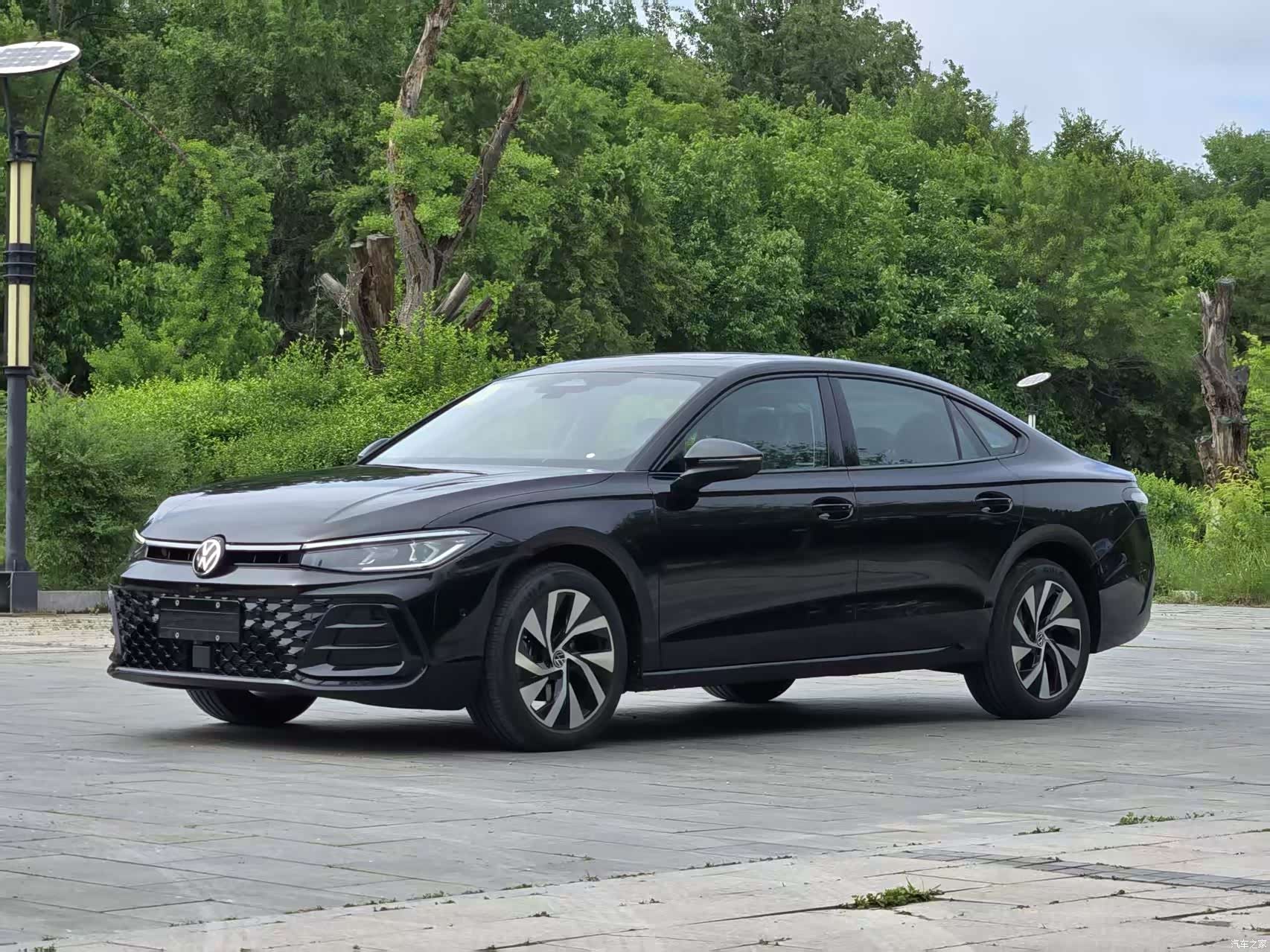 Volkswagen Passat, 2026 1