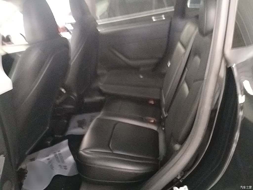 Tesla Model Y, 2023 17