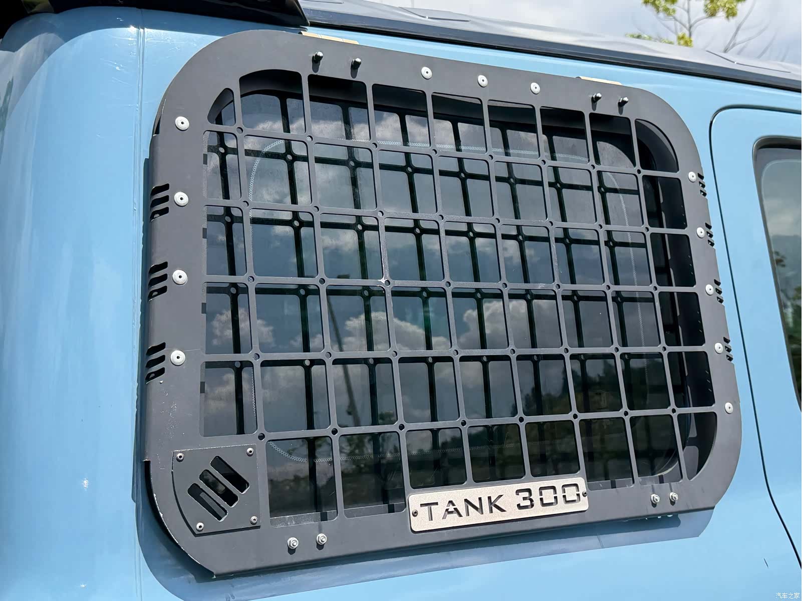 Tank 300, 2023 18