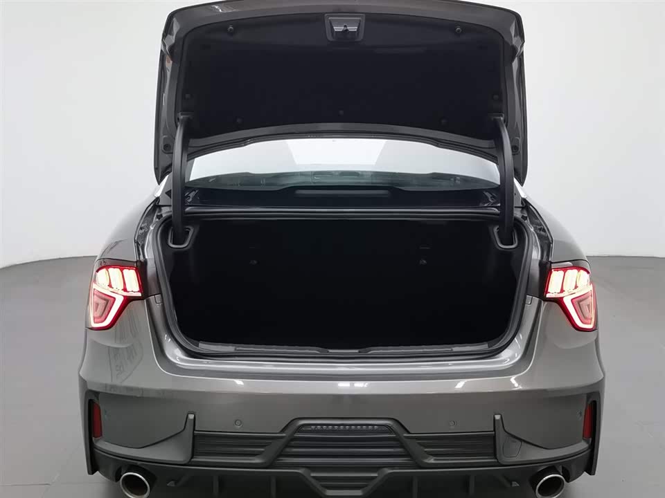 Lynk & Co 03 Lynk & Co 03