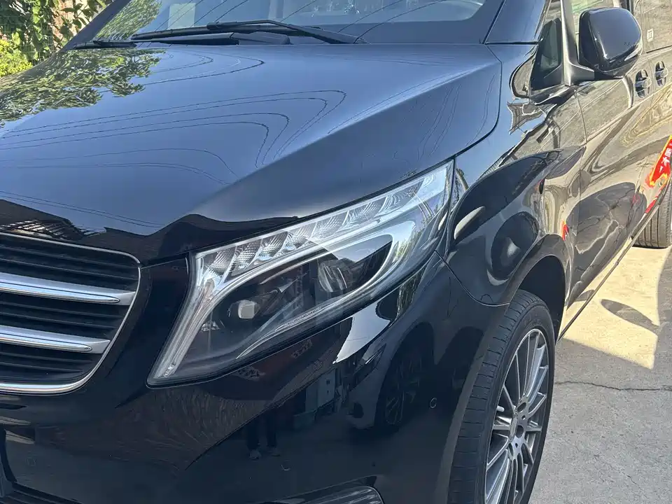 Mercedes-Benz V-class