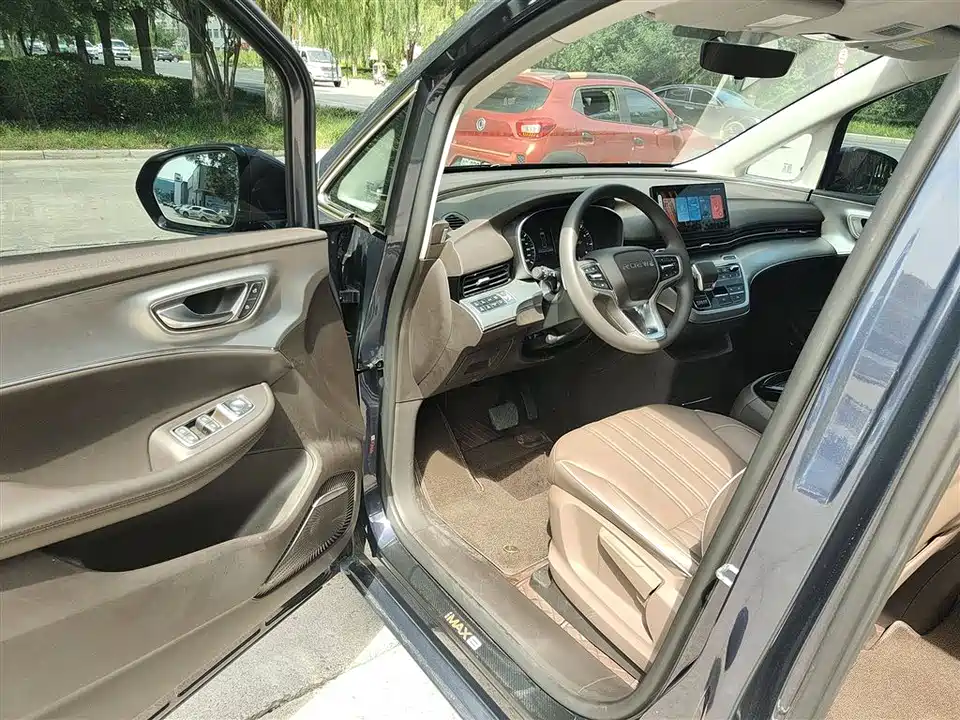 Roewe iMAX8