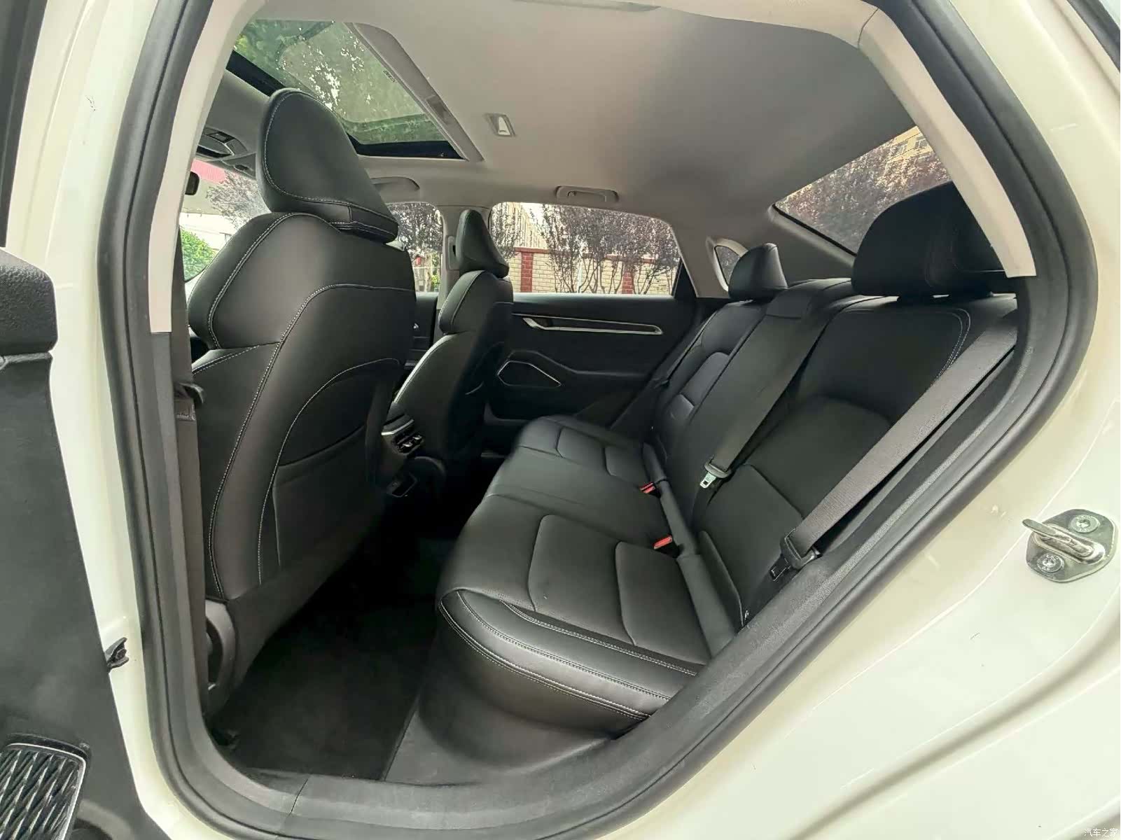 Geely Emgrand, 2022 9