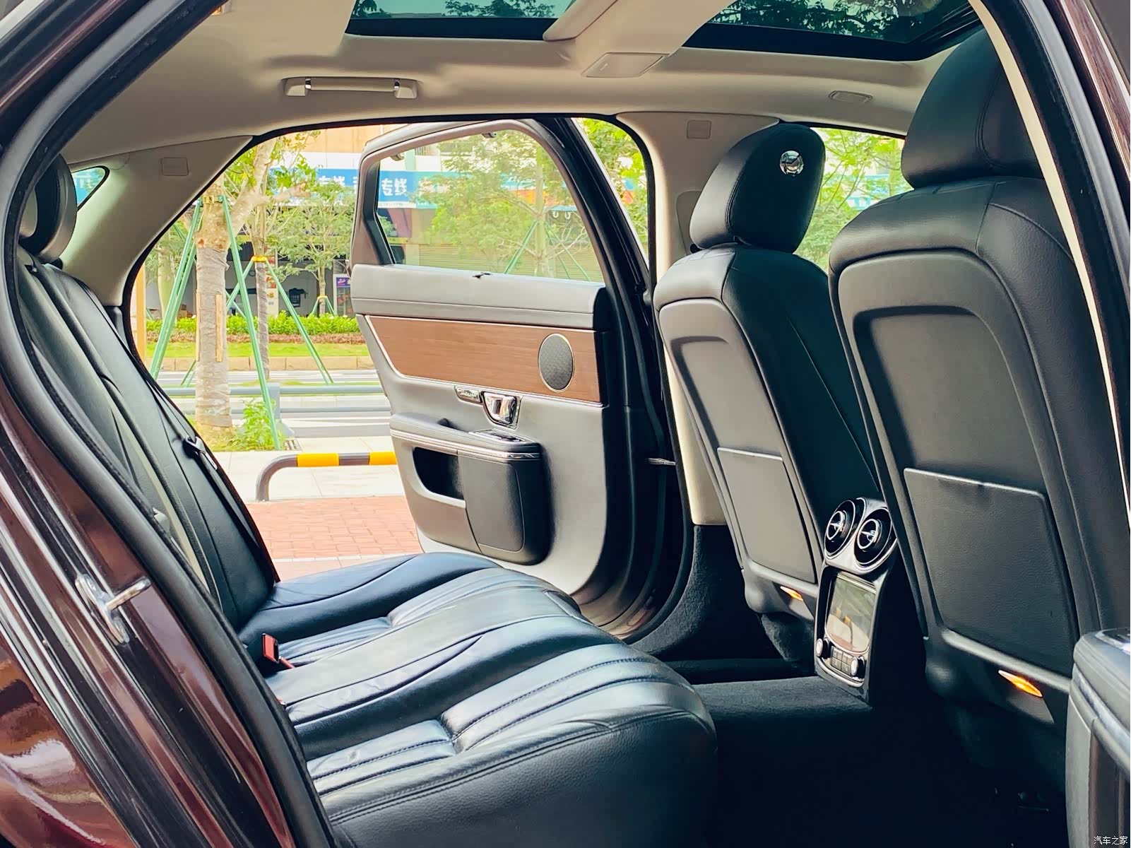 Jaguar XJ, 2015 13