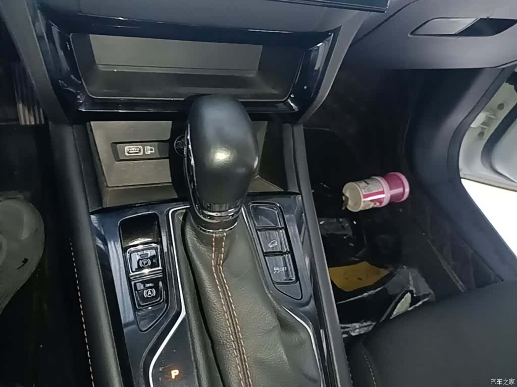 Roewe RX3, 2023 14