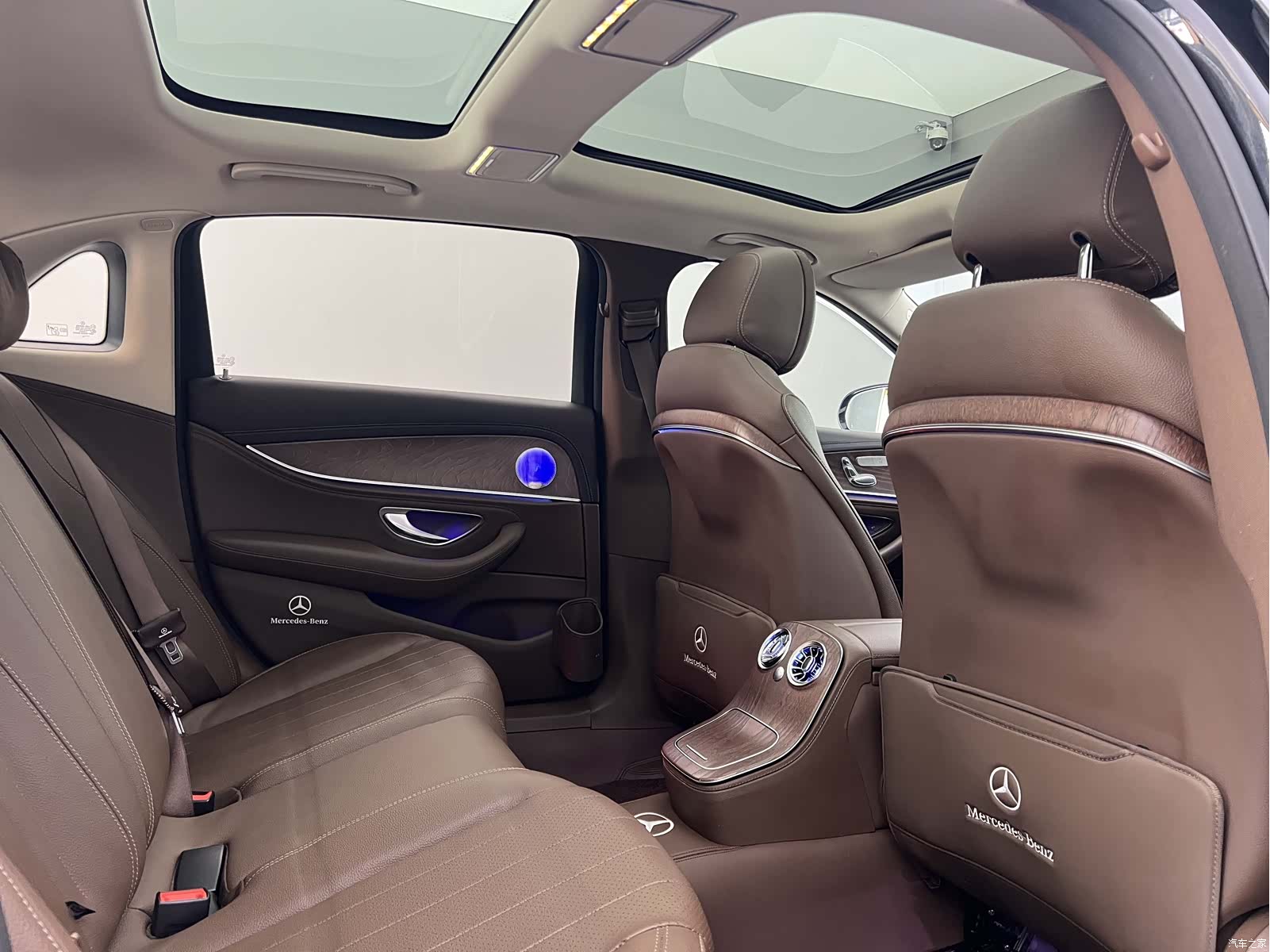 Mercedes-Benz E-Class, 2023 29