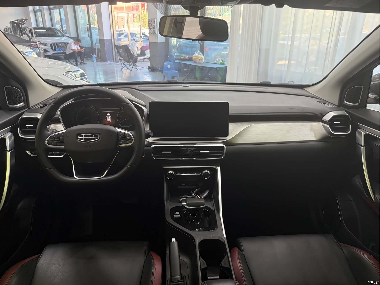 Geely Coolray, 2022 11