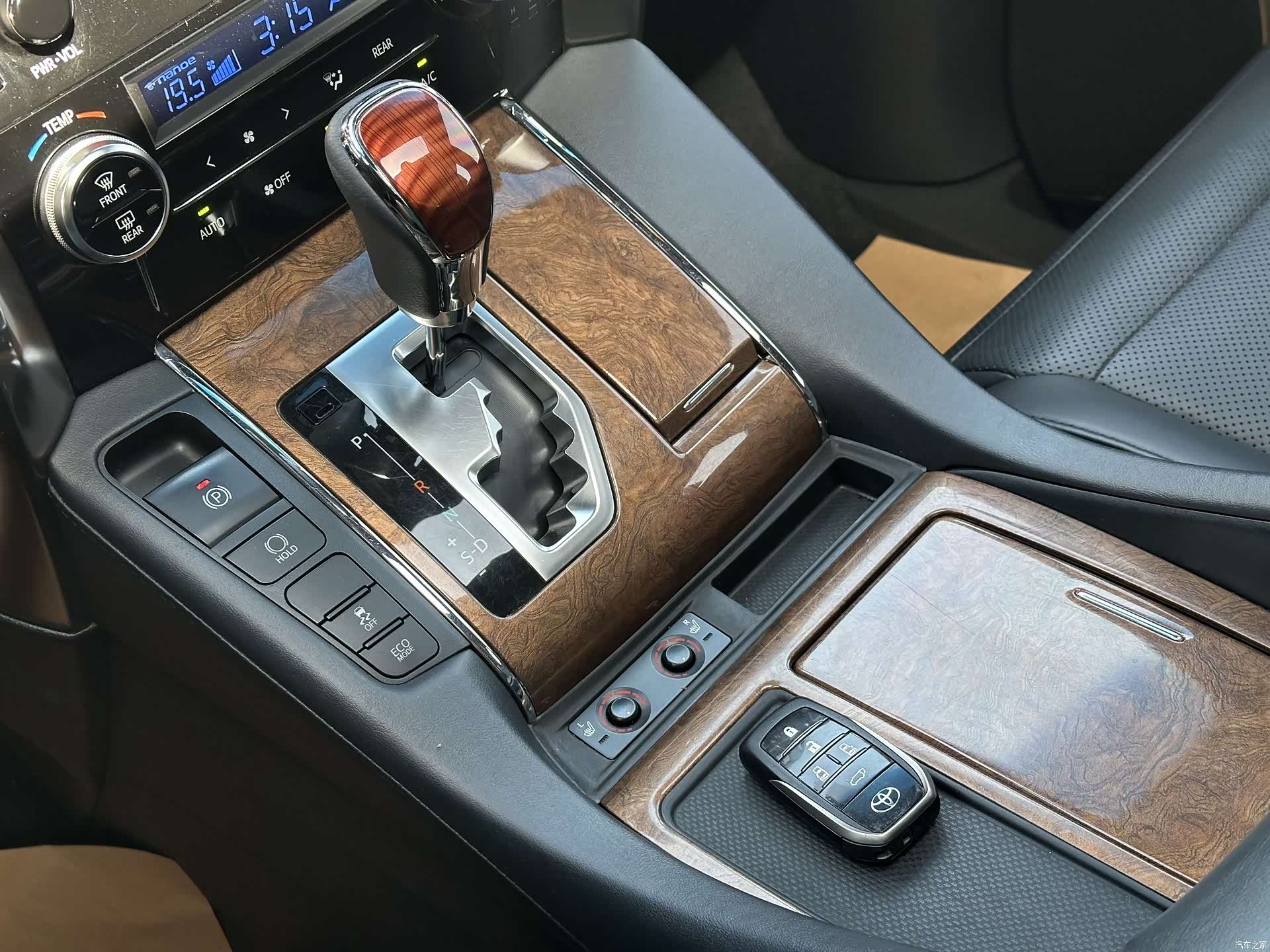Toyota Alphard, 2017 11