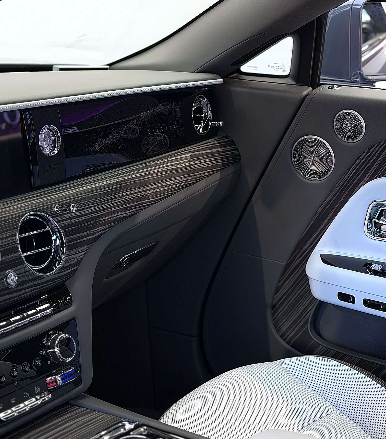 Rolls-Royce Spectre, 2024 все фото