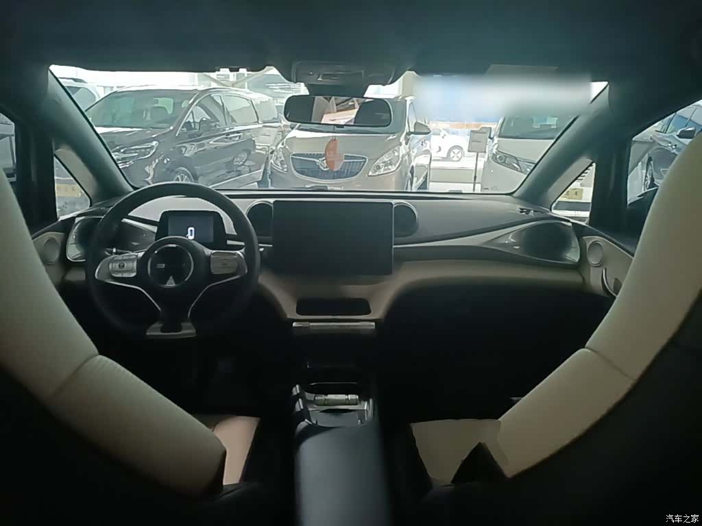BYD Dolphin, 2022 10