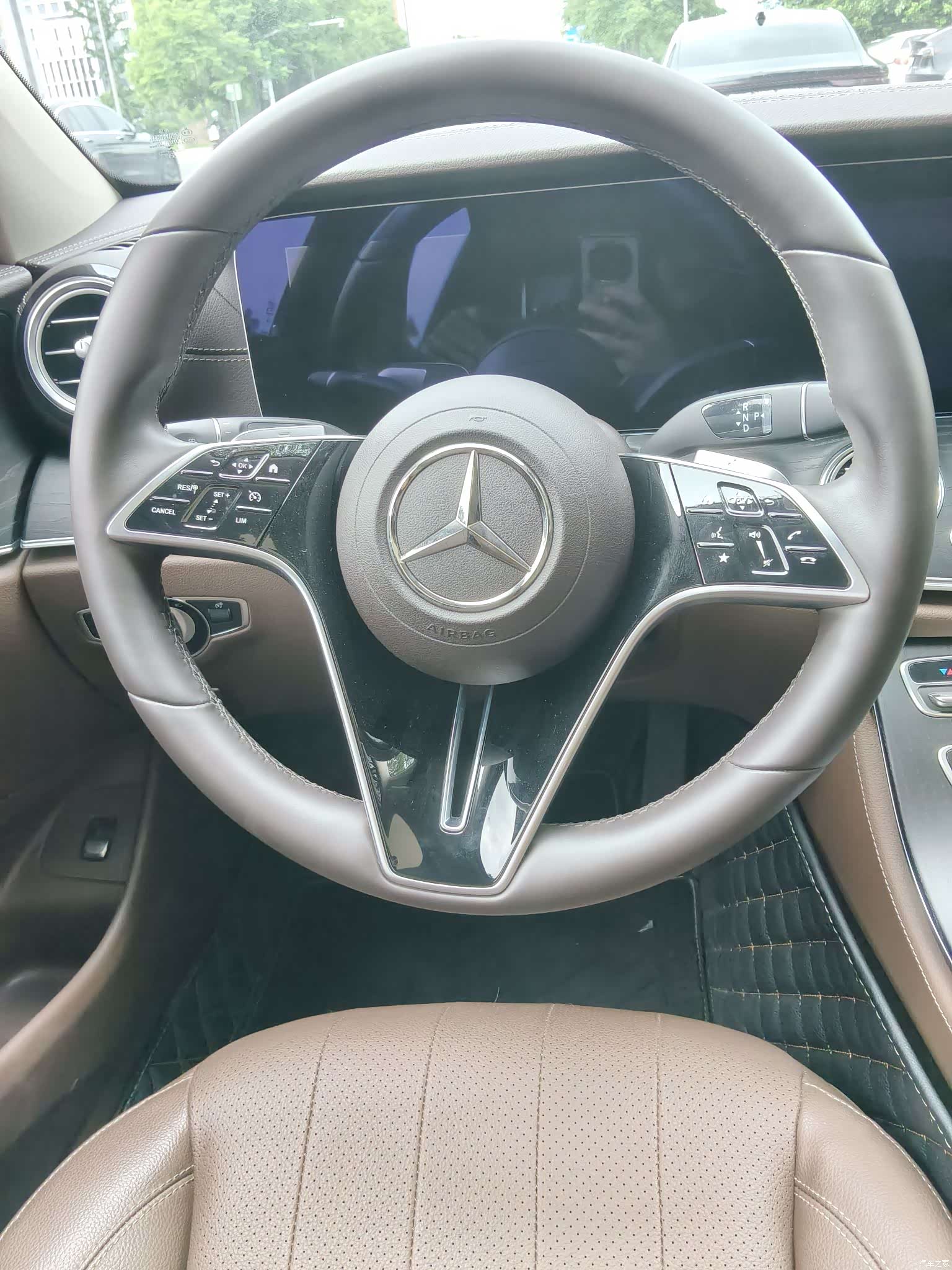 Mercedes-Benz E-Class, 2023 13