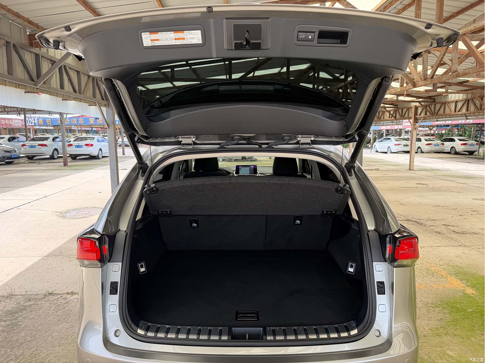 Lexus NX, 2019 16