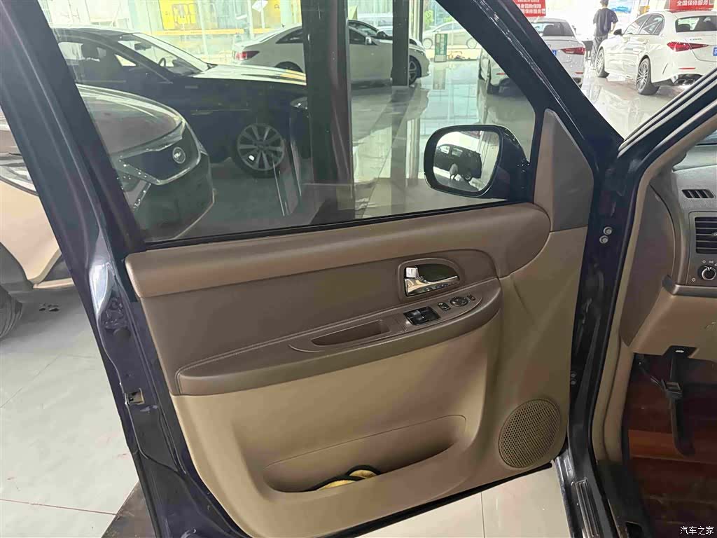 Buick GL8, 2014 3