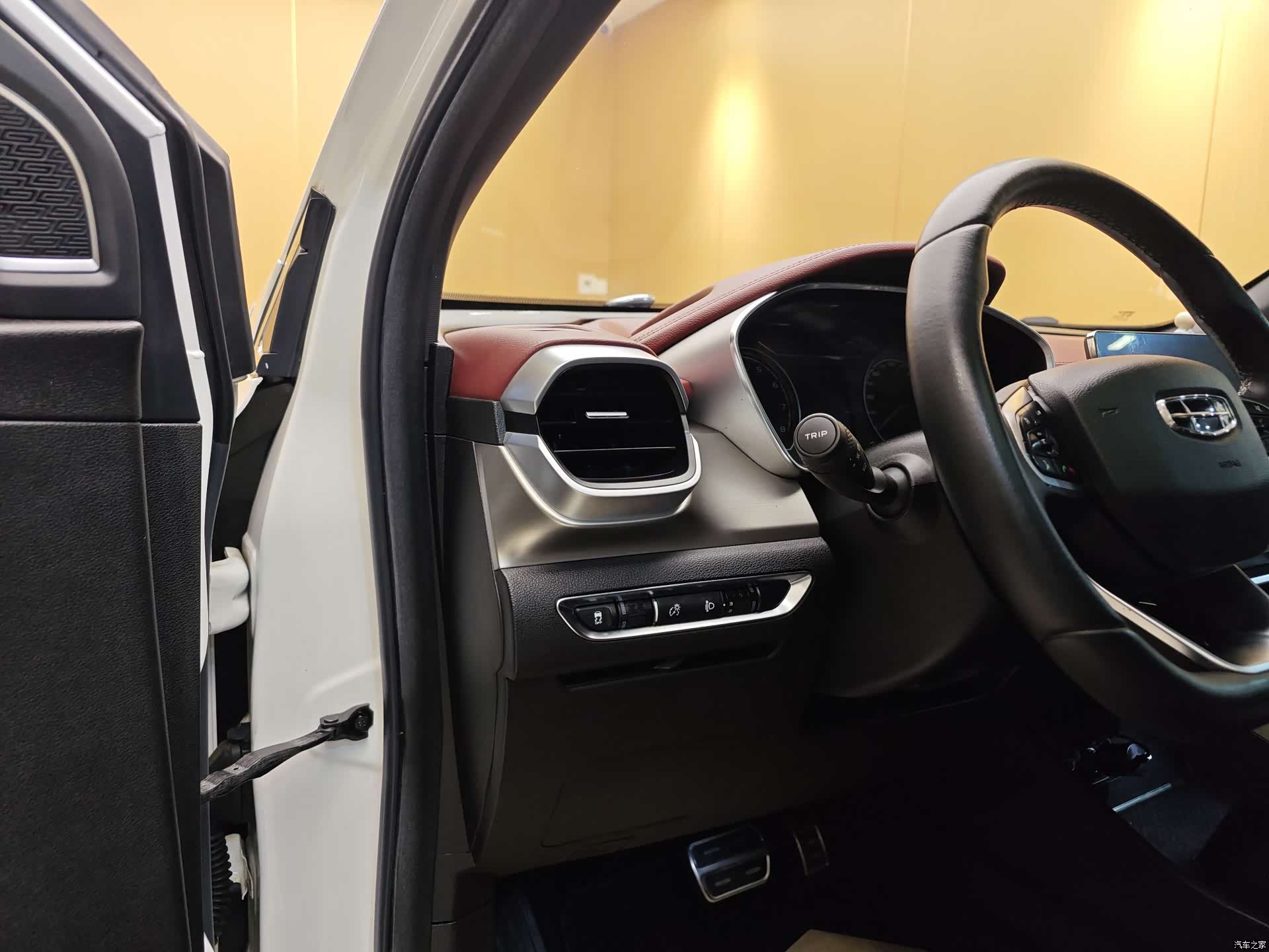 Geely Coolray, 2020 11