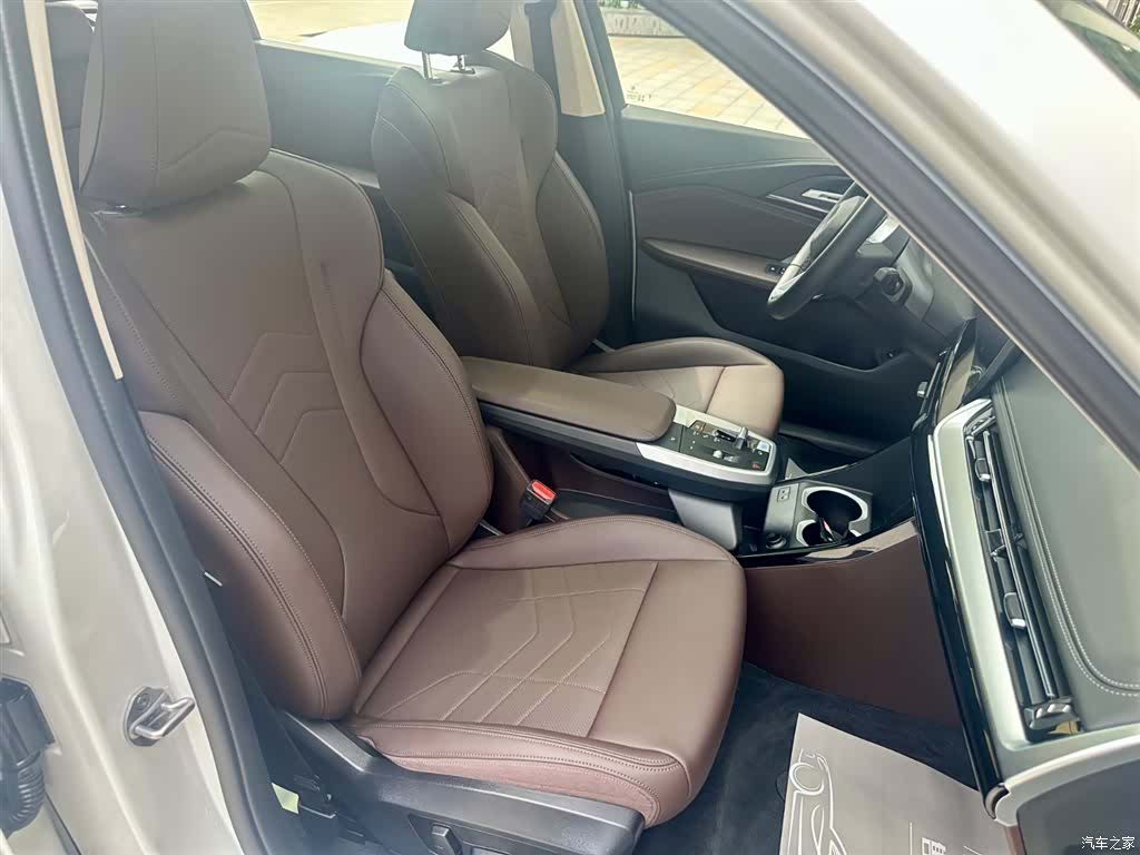 BMW iX1, 2025 13