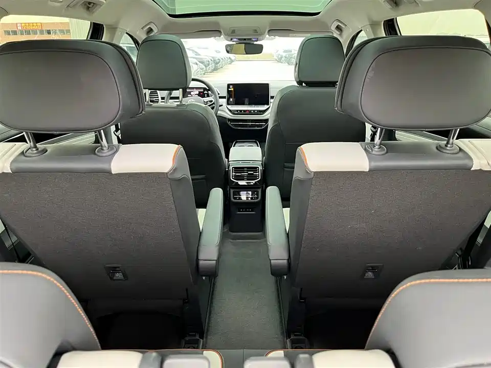 Volkswagen ID.6 CROZZ