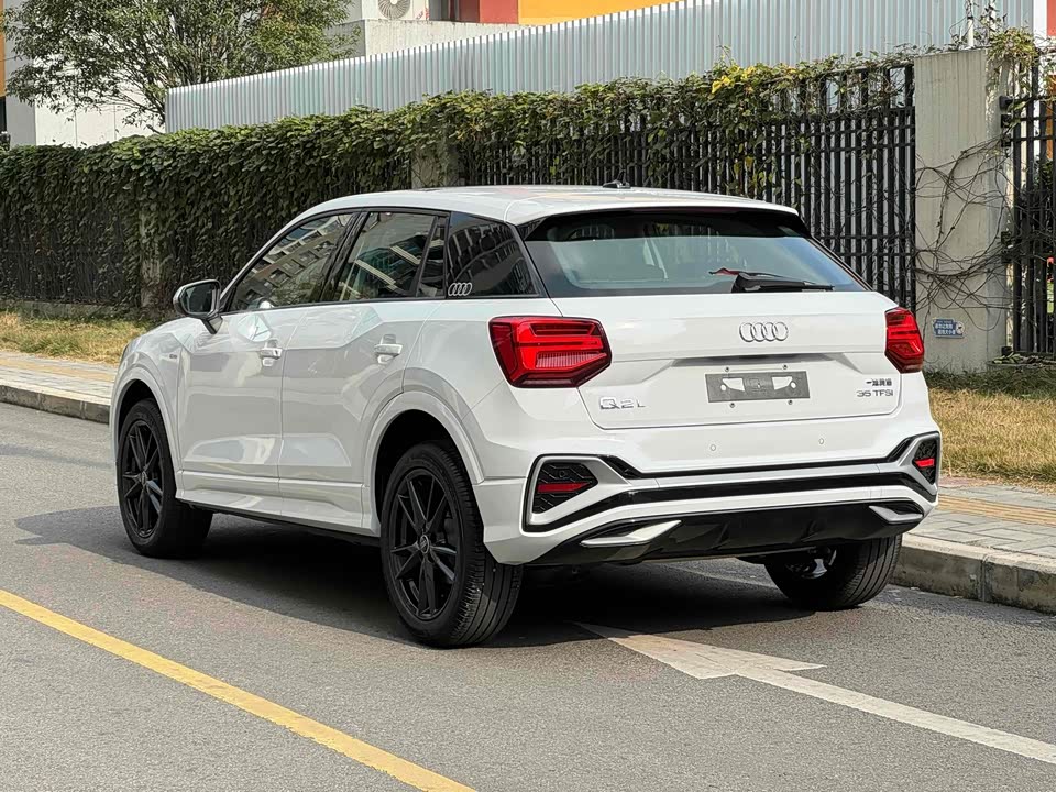 Audi Q2L