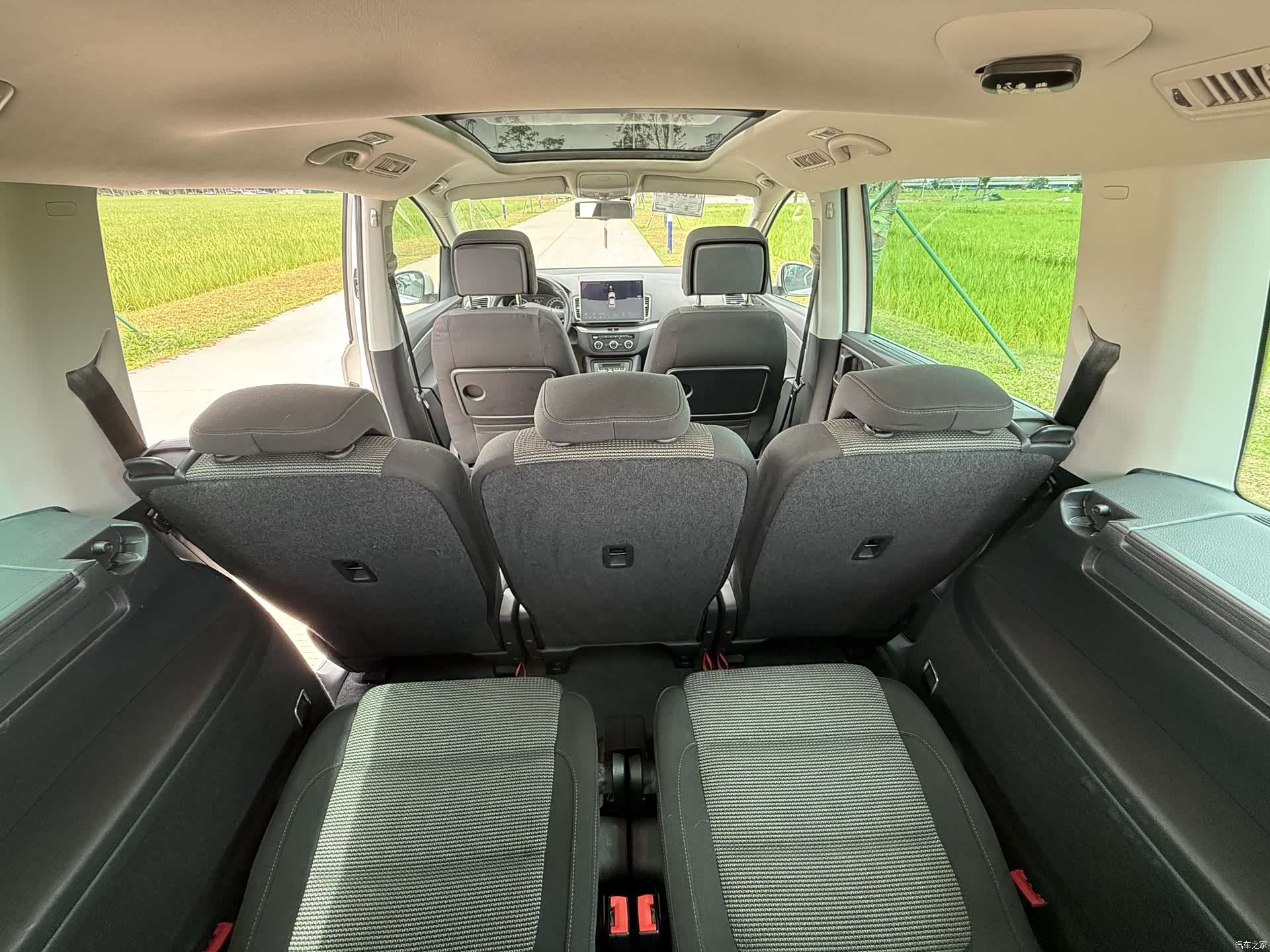 Volkswagen Xia, 2014 13