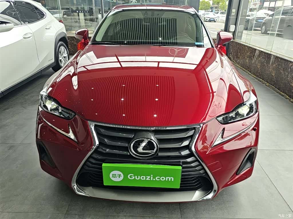 Lexus IS, 2019 3