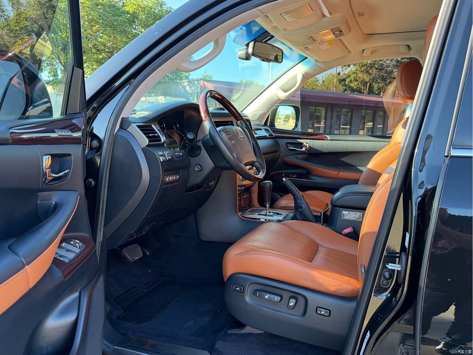 Lexus LX, 2013 8