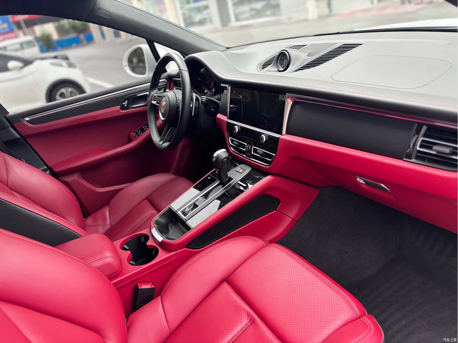 Porsche Macan, 2022 11