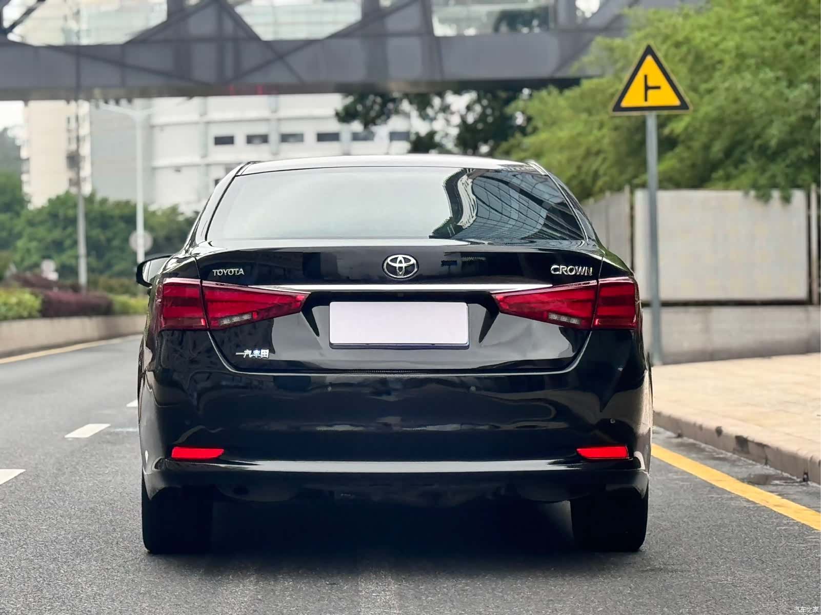 Toyota Crown, 2017 все фото